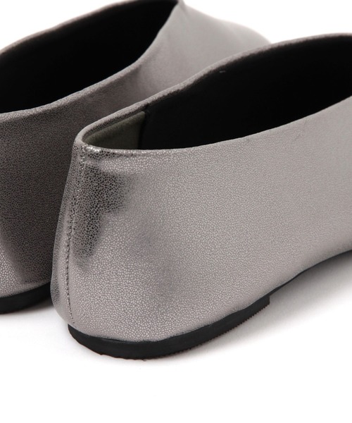 LEPSIM（レプシィム）の「オブリークフラットパンプス　589556（パンプス・レディース・シルバー/ブラック・LARGE/MEDIUM）」の10枚目の写真