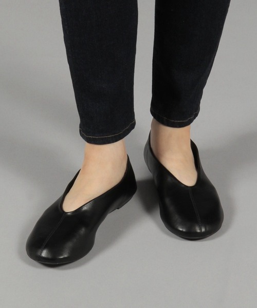 LEPSIM（レプシィム）の「オブリークフラットパンプス　589556（パンプス・レディース・シルバー/ブラック・LARGE/MEDIUM）」の16枚目の写真