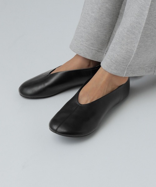 LEPSIM（レプシィム）の「オブリークフラットパンプス　589556（パンプス・レディース・シルバー/ブラック・LARGE/MEDIUM）」の17枚目の写真