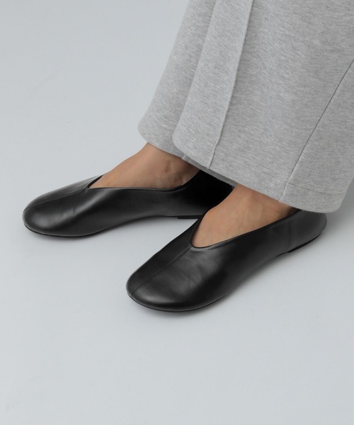 LEPSIM（レプシィム）の「オブリークフラットパンプス　589556（パンプス・レディース・シルバー/ブラック・LARGE/MEDIUM）」の18枚目の写真