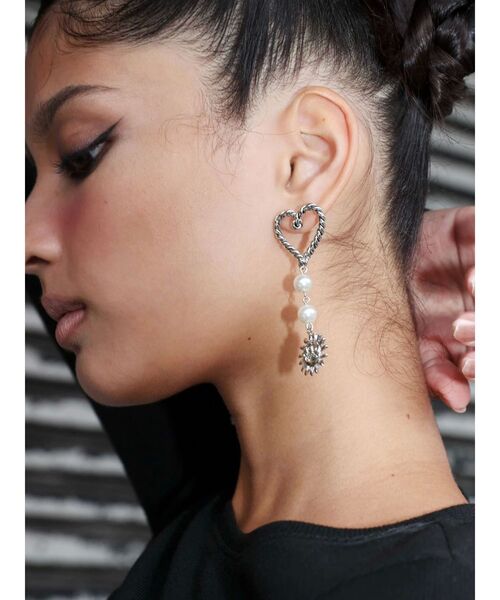 EVRIS（エヴリス）の「SUNNY MOTIF HEART CATCH ピアス（ピアス（両耳用）・レディース・ゴールド/シルバー・FREE）」の6枚目の写真