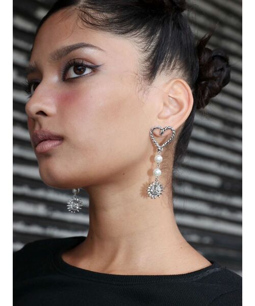 EVRIS（エヴリス）の「SUNNY MOTIF HEART CATCH ピアス（ピアス（両耳用）・レディース・ゴールド/シルバー・FREE）」の7枚目の写真