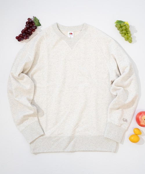 FRUIT OF THE LOOM(フルーツオブザルーム)の「【FRUIT OF THE LOOM】BASIC SWEAT SHIRT / フルーツオブザルーム 袖ワンポイントロゴ スウェット(スウェット・メンズ・ネイビー/杢グレー/アイボリー/ブラック・S/L/XL/M)」の2枚目の写真