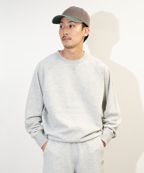 FRUIT OF THE LOOM(フルーツオブザルーム)の「【FRUIT OF THE LOOM】BASIC SWEAT SHIRT / フルーツオブザルーム 袖ワンポイントロゴ スウェット(スウェット・メンズ・ネイビー/杢グレー/アイボリー/ブラック・S/L/XL/M)」の9枚目の写真