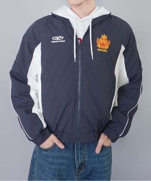 SPINNS（スピンズ）の「【セットアップ対応】短丈ナイロンジャケット/エンブレム刺繍ロゴ/配色切替（ブルゾン・メンズ・ホワイト/ブラック/ネイビー/グリーン/ワイン・ONESIZE）」の4枚目の写真