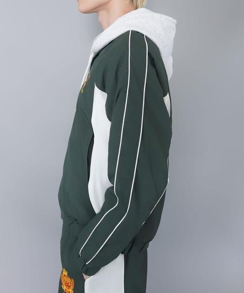 SPINNS（スピンズ）の「【セットアップ対応】短丈ナイロンジャケット/エンブレム刺繍ロゴ/配色切替（ブルゾン・メンズ・ホワイト/ブラック/ネイビー/グリーン/ワイン・ONESIZE）」の19枚目の写真