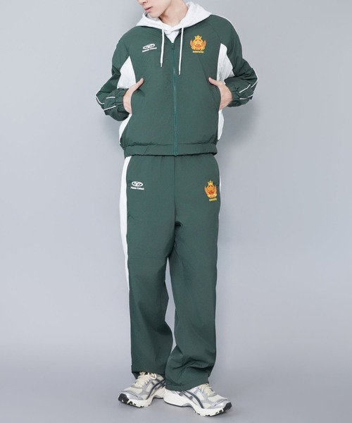 SPINNS（スピンズ）の「【セットアップ対応】短丈ナイロンジャケット/エンブレム刺繍ロゴ/配色切替（ブルゾン・メンズ・ホワイト/ブラック/ネイビー/グリーン/ワイン・ONESIZE）」の12枚目の写真