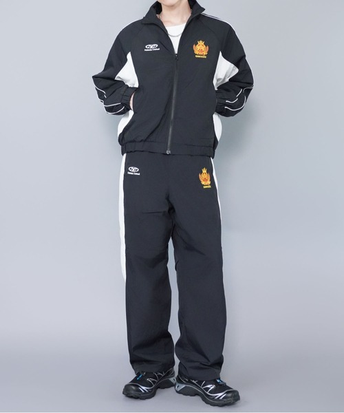 SPINNS（スピンズ）の「【セットアップ対応】短丈ナイロンジャケット/エンブレム刺繍ロゴ/配色切替（ブルゾン・メンズ・ホワイト/ブラック/ネイビー/グリーン/ワイン・ONESIZE）」の6枚目の写真