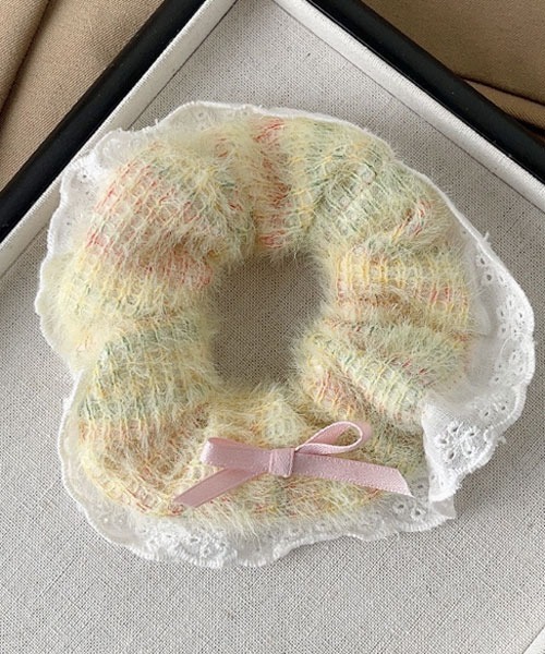 TONE SELECT GOODS（トーンセレクトグッズ）の「【urge select】ミックスカラー シャギー ニット シュシュ(レース付き)（シュシュ・レディース・ピンク系/イエロー系/ブルー系/ホワイト系/イエロー/ピンク/ホワイト/ブルー・FREE）」の5枚目の写真