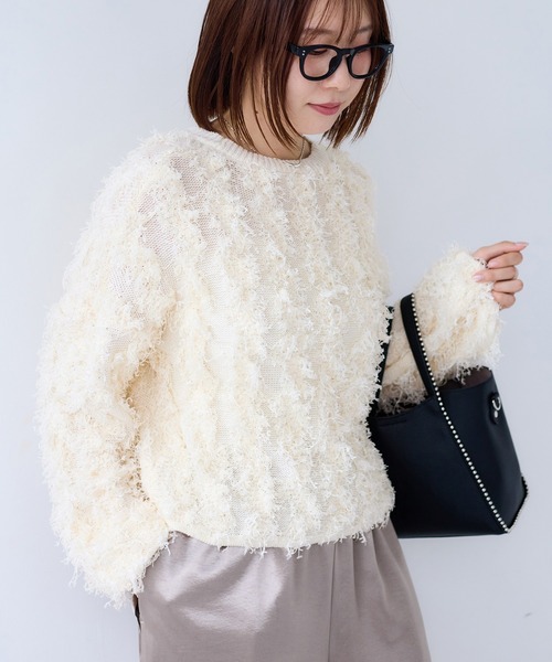 VIS（ビス）の「リボンヤーンフリンジニットプルオーバー（ニット/セーター・レディース・オフホワイト/チャコールグレー/ピンク系その他2・FREE）」の2枚目の写真