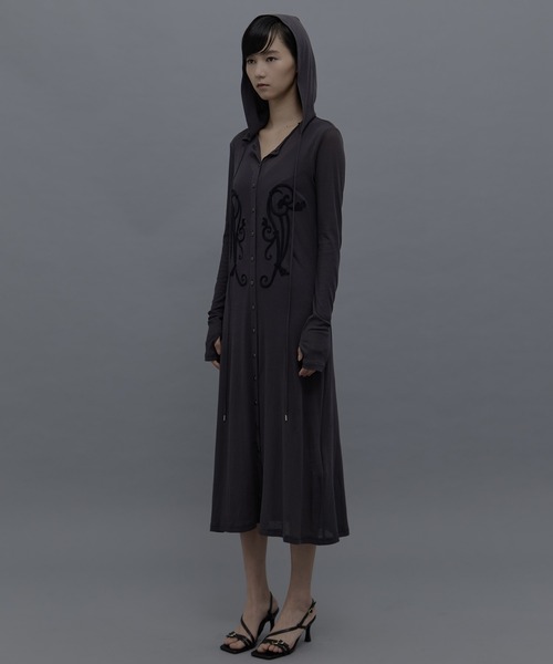 tanakadaisuke（タナカダイスケ）の「【tanakadaisuke/タナカダイスケ】《STUDIOUS別注》iron embroidery cotton sheer one-piece/エンブロイダリーコットンシアーワンピース（ワンピース・レディース・ブラック/グレー・FREE）」の7枚目の写真