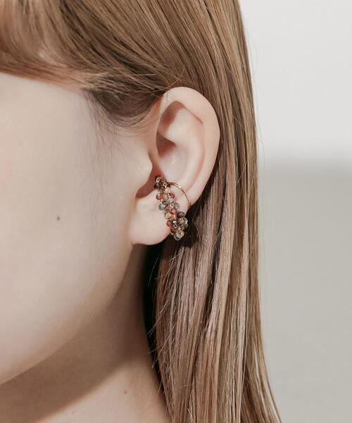 SMELLY(スメリー)の「ガラスビーズイヤカフ(イヤーカフ・レディース・ゴールド系その他・-)」の1枚目の写真