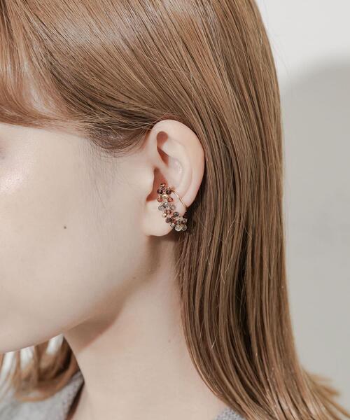 SMELLY(スメリー)の「ガラスビーズイヤカフ(イヤーカフ・レディース・ゴールド系その他・-)」の4枚目の写真