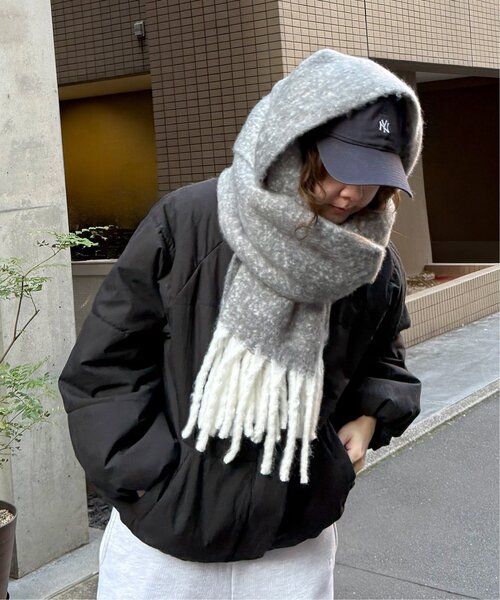 LBC（エルビーシー）の「バルキーフリンジマフラー（マフラー・レディース・グレー/グリーン系/ピンク系/オレンジ系/オフホワイト/サックスブルー・FREE）」の2枚目の写真