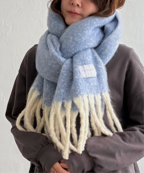 LBC（エルビーシー）の「バルキーフリンジマフラー（マフラー・レディース・グレー/グリーン系/ピンク系/オレンジ系/オフホワイト/サックスブルー・FREE）」の4枚目の写真