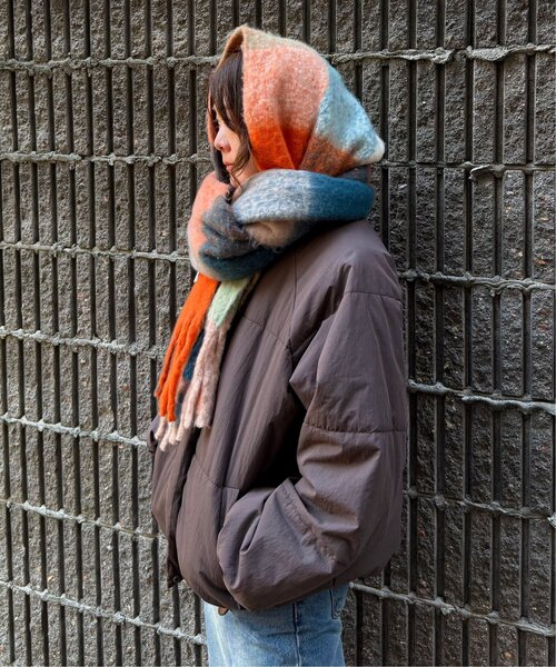 LBC（エルビーシー）の「バルキーフリンジマフラー（マフラー・レディース・グレー/グリーン系/ピンク系/オレンジ系/オフホワイト/サックスブルー・FREE）」の21枚目の写真