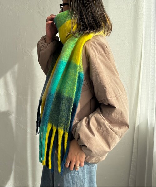 LBC（エルビーシー）の「バルキーフリンジマフラー（マフラー・レディース・グレー/グリーン系/ピンク系/オレンジ系/オフホワイト/サックスブルー・FREE）」の18枚目の写真
