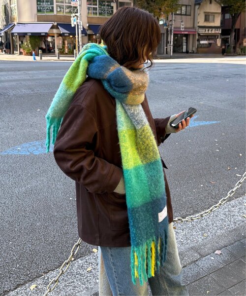 LBC（エルビーシー）の「バルキーフリンジマフラー（マフラー・レディース・グレー/グリーン系/ピンク系/オレンジ系/オフホワイト/サックスブルー・FREE）」の20枚目の写真