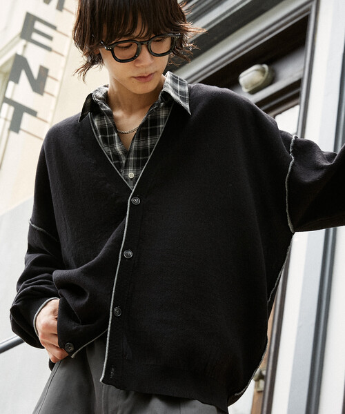 PUBLUX(パブリュクス)の「PUBLUX/パブリュクス 配色ニットカーディガン(限定展開)(カーディガン/ボレロ・メンズ・ベージュ/ブラック/グレー・SMALL/MEDIUM/LARGE)」の2枚目の写真