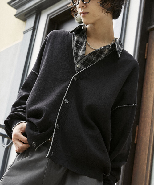 PUBLUX(パブリュクス)の「PUBLUX/パブリュクス 配色ニットカーディガン(限定展開)(カーディガン/ボレロ・メンズ・ベージュ/ブラック/グレー・SMALL/MEDIUM/LARGE)」の4枚目の写真