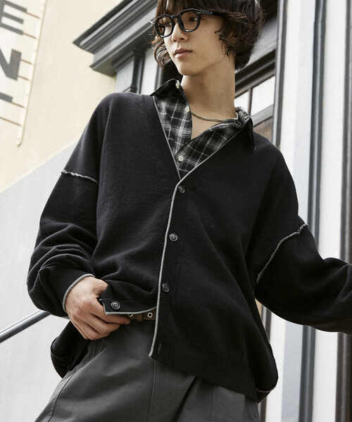 PUBLUX(パブリュクス)の「PUBLUX/パブリュクス 配色ニットカーディガン(限定展開)(カーディガン/ボレロ・メンズ・ベージュ/ブラック/グレー・SMALL/MEDIUM/LARGE)」の6枚目の写真