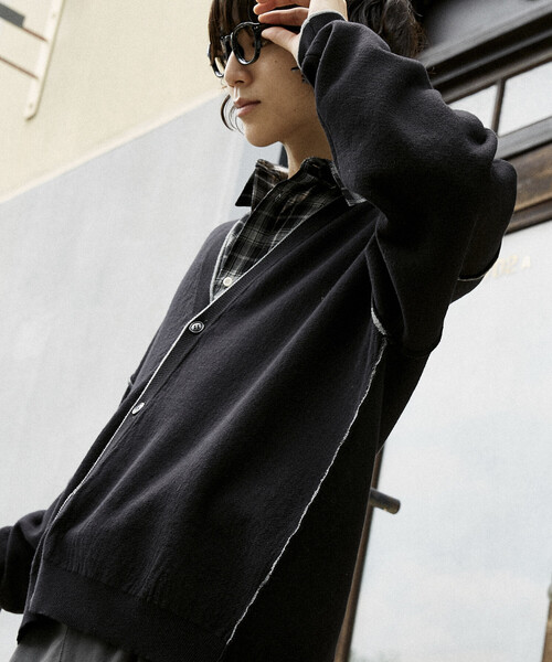 PUBLUX(パブリュクス)の「PUBLUX/パブリュクス 配色ニットカーディガン(限定展開)(カーディガン/ボレロ・メンズ・ベージュ/ブラック/グレー・SMALL/MEDIUM/LARGE)」の7枚目の写真