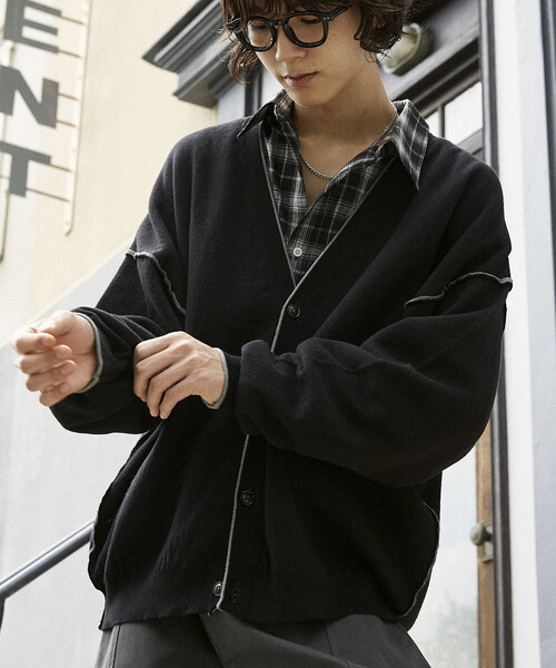 PUBLUX(パブリュクス)の「PUBLUX/パブリュクス 配色ニットカーディガン(限定展開)(カーディガン/ボレロ・メンズ・ベージュ/ブラック/グレー・SMALL/MEDIUM/LARGE)」の9枚目の写真