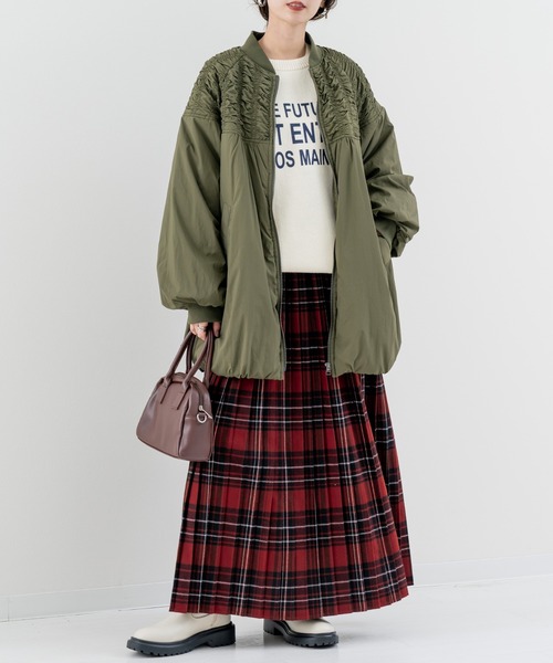 refinedworks（リファインドワークス）の「【refinedworks】シャーリング デザインが新鮮見えする 中綿 アウター！（その他アウター・レディース・グレイッシュベージュ/カーキ/ブラック・FREE）」の4枚目の写真