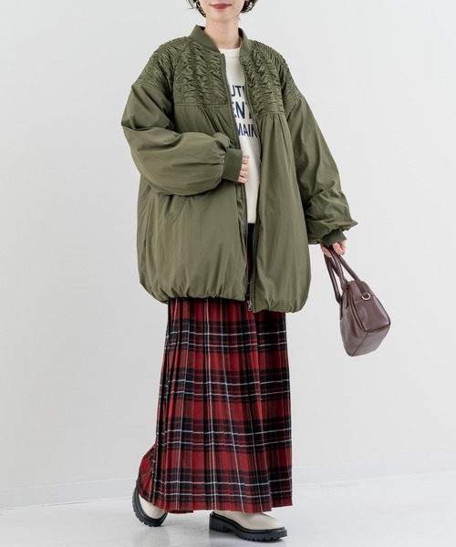 refinedworks（リファインドワークス）の「【refinedworks】シャーリング デザインが新鮮見えする 中綿 アウター！（その他アウター・レディース・グレイッシュベージュ/カーキ/ブラック・FREE）」の5枚目の写真