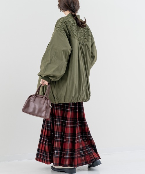 refinedworks（リファインドワークス）の「【refinedworks】シャーリング デザインが新鮮見えする 中綿 アウター！（その他アウター・レディース・グレイッシュベージュ/カーキ/ブラック・FREE）」の6枚目の写真