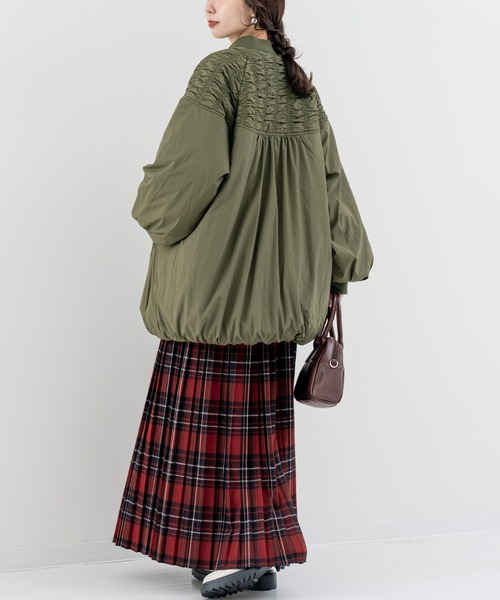 refinedworks（リファインドワークス）の「【refinedworks】シャーリング デザインが新鮮見えする 中綿 アウター！（その他アウター・レディース・グレイッシュベージュ/カーキ/ブラック・FREE）」の8枚目の写真