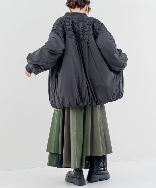 refinedworks（リファインドワークス）の「【refinedworks】シャーリング デザインが新鮮見えする 中綿 アウター！（その他アウター・レディース・グレイッシュベージュ/カーキ/ブラック・FREE）」の11枚目の写真
