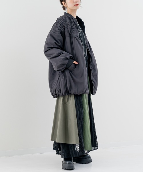 refinedworks（リファインドワークス）の「【refinedworks】シャーリング デザインが新鮮見えする 中綿 アウター！（その他アウター・レディース・グレイッシュベージュ/カーキ/ブラック・FREE）」の12枚目の写真