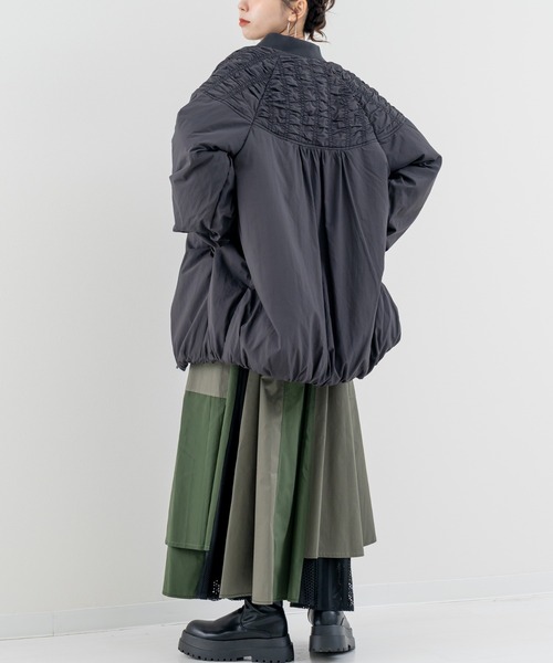 refinedworks（リファインドワークス）の「【refinedworks】シャーリング デザインが新鮮見えする 中綿 アウター！（その他アウター・レディース・グレイッシュベージュ/カーキ/ブラック・FREE）」の13枚目の写真
