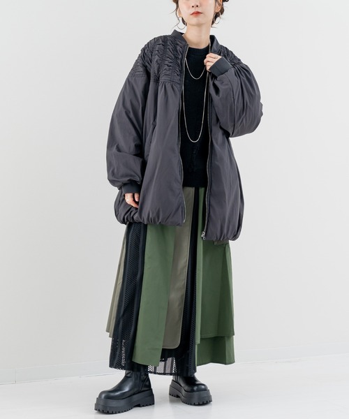 refinedworks（リファインドワークス）の「【refinedworks】シャーリング デザインが新鮮見えする 中綿 アウター！（その他アウター・レディース・グレイッシュベージュ/カーキ/ブラック・FREE）」の15枚目の写真