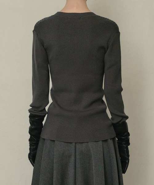 LE CIEL BLEU（ルシェルブルー）の「トゥーテクスチャーリブドニットトップ / Two-Texture Ribbed Knit Top（ニット/セーター・レディース・ネイビー/ブラック/チャコールグレー/ライトイエロー・36）」の11枚目の写真