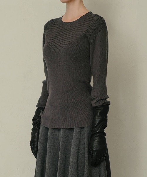 LE CIEL BLEU（ルシェルブルー）の「トゥーテクスチャーリブドニットトップ / Two-Texture Ribbed Knit Top（ニット/セーター・レディース・ネイビー/ブラック/チャコールグレー/ライトイエロー・36）」の8枚目の写真