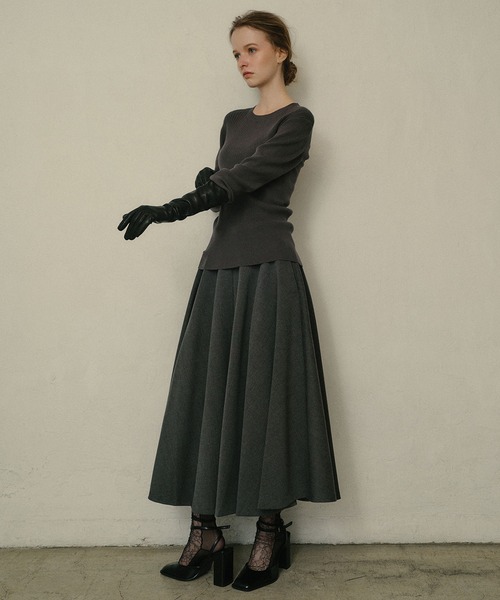 LE CIEL BLEU（ルシェルブルー）の「トゥーテクスチャーリブドニットトップ / Two-Texture Ribbed Knit Top（ニット/セーター・レディース・ネイビー/ブラック/チャコールグレー/ライトイエロー・36）」の7枚目の写真