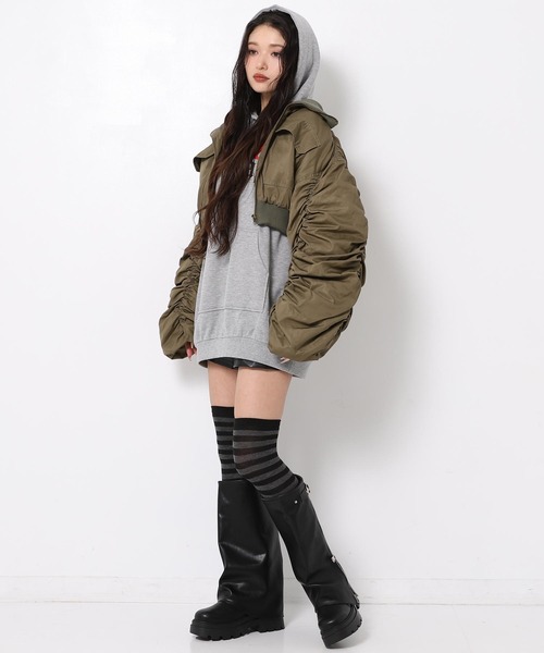 ANAP(アナップ)の「シャーリング スリーブ ショート ブルゾン(ブルゾン・レディース・ピンク/カーキ/ブラック・F)」の17枚目の写真