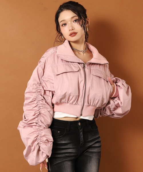 ANAP(アナップ)の「シャーリング スリーブ ショート ブルゾン(ブルゾン・レディース・ピンク/カーキ/ブラック・F)」の16枚目の写真