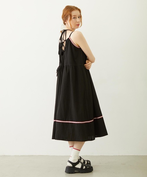 MILKFED.(ミルクフェド)の「TYROLEAN TAPE CAMI DRESS(ワンピース・レディース・オフホワイト/ライトブルー/ブラック・ONE SIZE)」の1枚目の写真