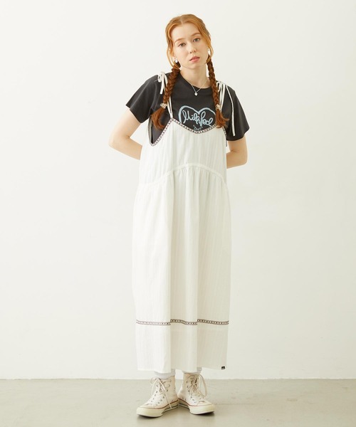 MILKFED.(ミルクフェド)の「TYROLEAN TAPE CAMI DRESS(ワンピース・レディース・オフホワイト/ライトブルー/ブラック・ONE SIZE)」の5枚目の写真