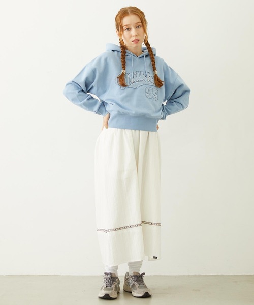 MILKFED.(ミルクフェド)の「TYROLEAN TAPE CAMI DRESS(ワンピース・レディース・オフホワイト/ライトブルー/ブラック・ONE SIZE)」の14枚目の写真
