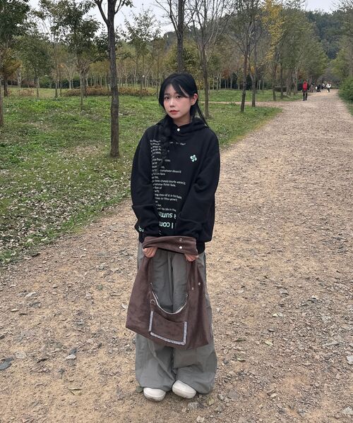 AAKAM(アーカム)の「98 Printed Knee Pin-tuck Nylon Pants (Khaki)(その他パンツ・レディース・その他・1/2)」の5枚目の写真