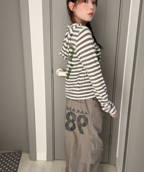 AAKAM(アーカム)の「98 Printed Knee Pin-tuck Nylon Pants (Khaki)(その他パンツ・レディース・その他・1/2)」の6枚目の写真