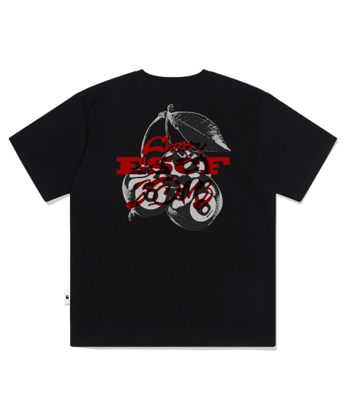 ESCAPEFROM(エスケープフロム)の「ブラックチェリーバムプリントオーバーサイズ半袖Tシャツブラック(Tシャツ/カットソー・レディース・その他・SMALL/MEDIUM/LARGE)」の1枚目の写真