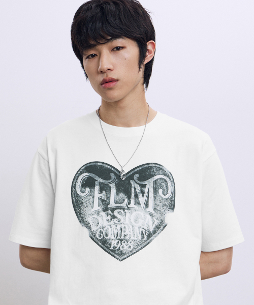 F.ILLUMINATE（フィルミネイト）の「FLM ヴィンテージハートグラフィックTシャツ-ホワイト（Tシャツ/カットソー・レディース・その他・SMALL/MEDIUM/LARGE）」の3枚目の写真