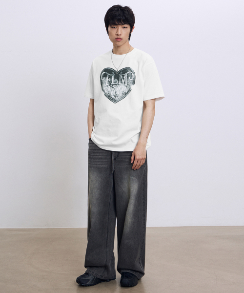 F.ILLUMINATE（フィルミネイト）の「FLM ヴィンテージハートグラフィックTシャツ-ホワイト（Tシャツ/カットソー・レディース・その他・SMALL/MEDIUM/LARGE）」の4枚目の写真