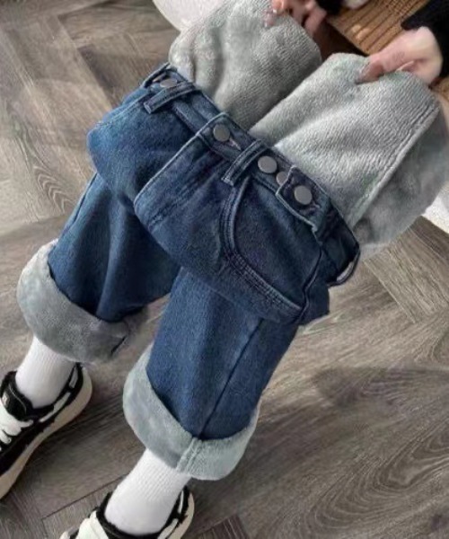 deux amour(ドゥーザムール)の「裏ボアあったかデニムパンツ(デニムパンツ・レディース・サックスブルー/チャコールグレー/ブラック/ネイビー・FREE)」の4枚目の写真