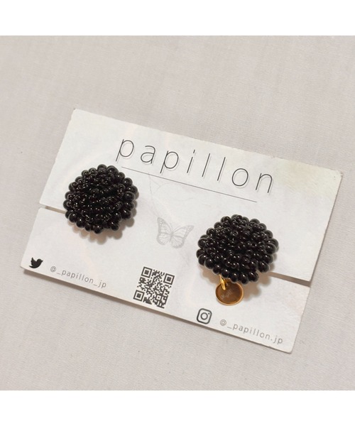 tone（トーン）の「【papillon】お花つぶつぶイヤリング(MA)（イヤリング・レディース・ブラック・FREE）」の2枚目の写真